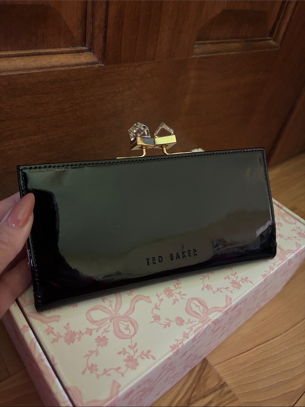 STUNNING 🤩 Ted Baker Black Patent Clutch Wallet with Crystal Kiss Lock